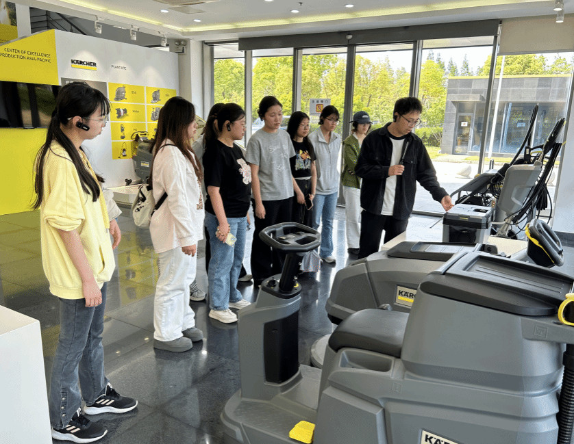 德語專業(yè)學(xué)生赴卡赫開展清潔服務(wù)實(shí)踐活動(dòng) 語言能力與職業(yè)素養(yǎng)的雙重提升